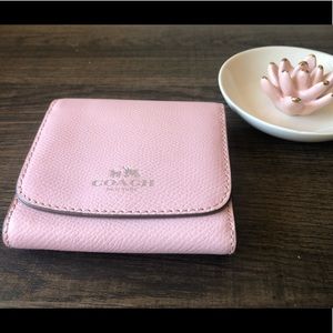 🌸 Coach Trifold Wallet 🌸